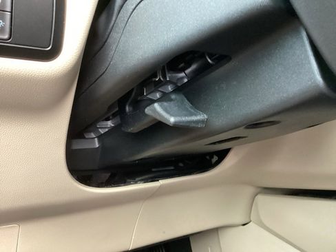 Used 2022 Ford Escape SE w/ SE Sport Appearance Package image 59