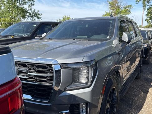 Used 2024 GMC Yukon SLT w/ SLT Luxury Package AWD/4WD image 2