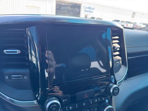 Used 2020 RAM 1500 Laramie AWD/4WD image 17