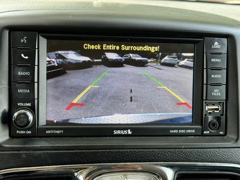 Used 2016 Chrysler Town & Country Touring FWD image 20