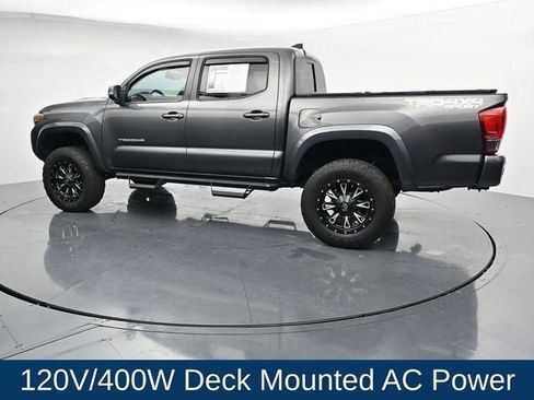Used 2017 Toyota Tacoma TRD Sport AWD/4WD image 7