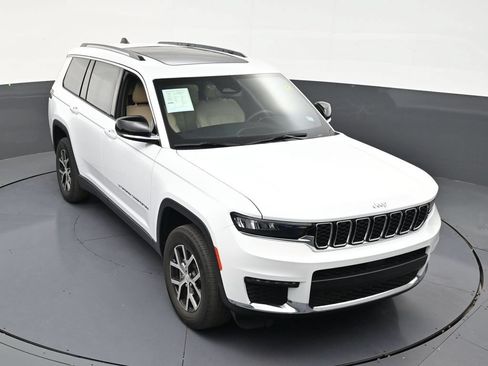 Used 2023 Jeep Grand Cherokee L Limited AWD/4WD image 18