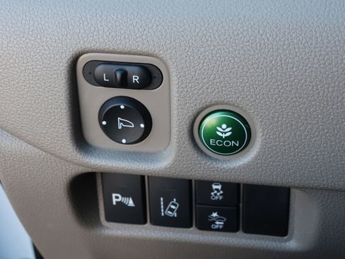 Used 2017 Honda Pilot Touring image 16