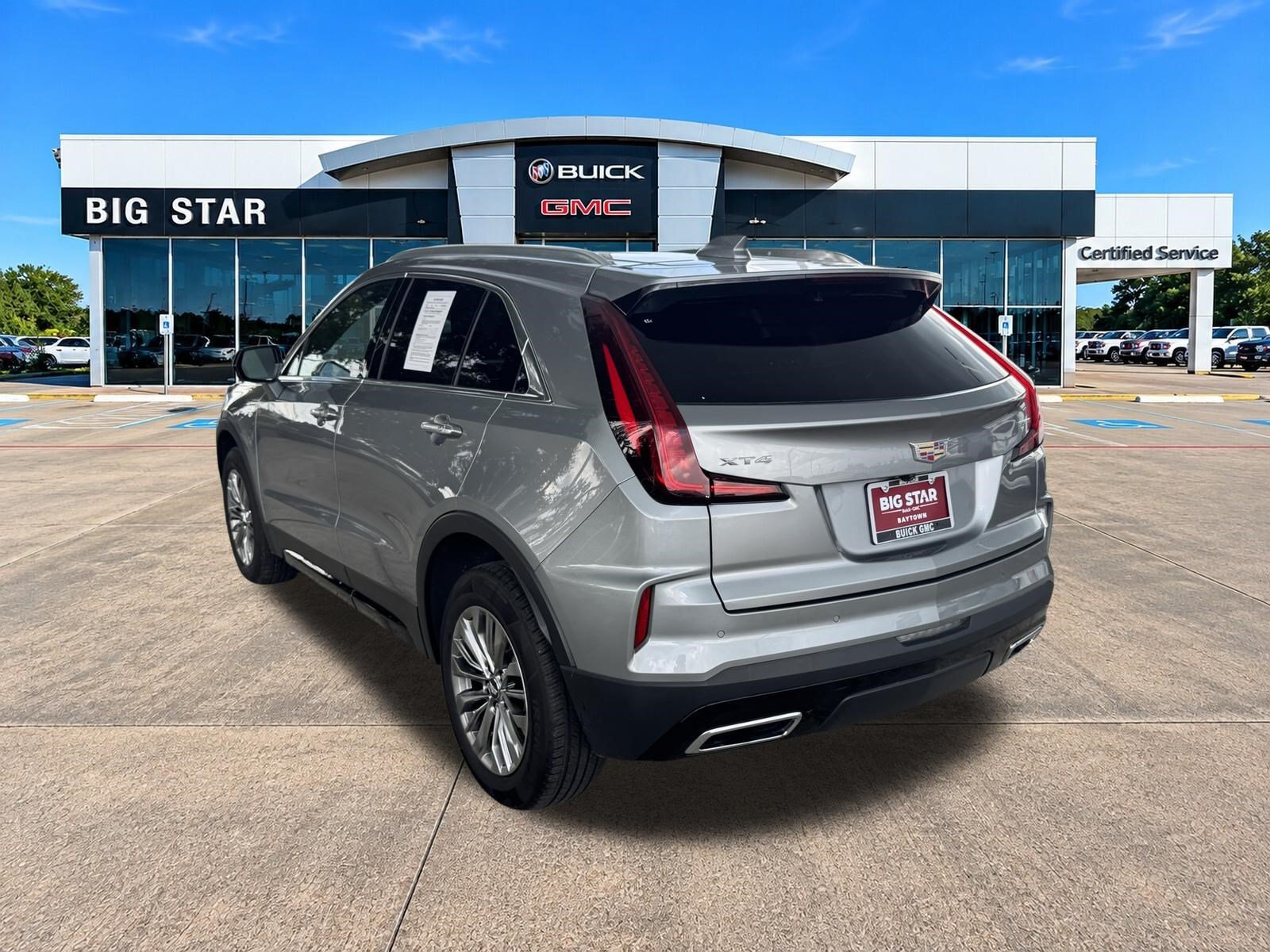 Used 2025 Cadillac XT4 Premium Luxury FWD image 5