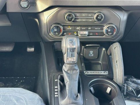 New 2025 Ford Bronco Outer Banks w/ Sasquatch Package image 8