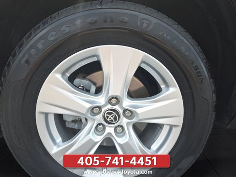 Used 2021 Toyota RAV4 LE AWD/4WD image 15