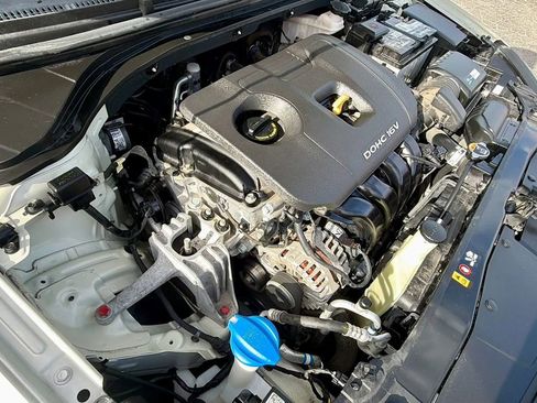 Used 2017 Hyundai Elantra SE FWD image 34