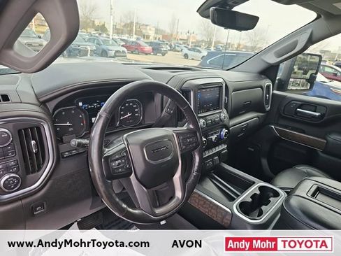 Used 2022 GMC Sierra 2500 Denali w/ Denali Black Diamond Edition image 9