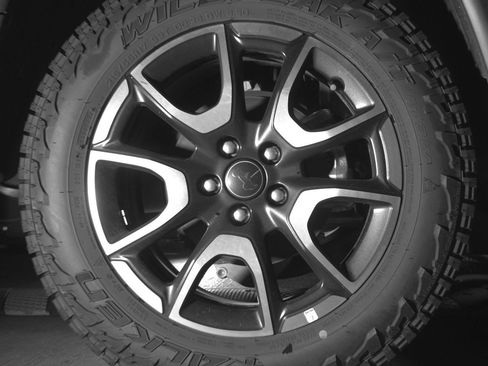 Used 2025 Jeep Compass Trailhawk image 15