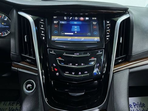 Used 2018 Cadillac Escalade ESV Premium Luxury AWD/4WD image 23