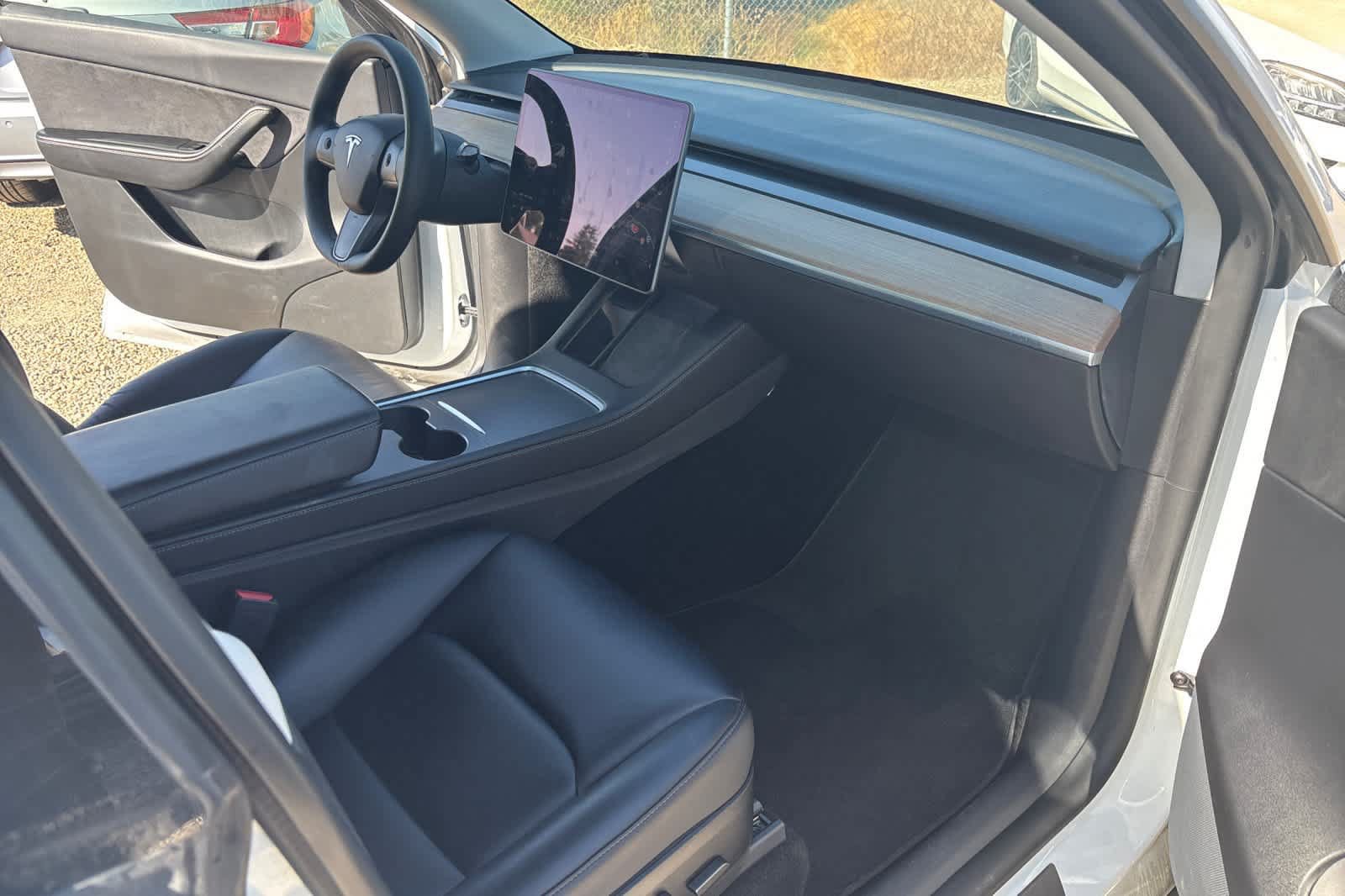 Used 2021 Tesla Model Y Long Range AWD/4WD image 17