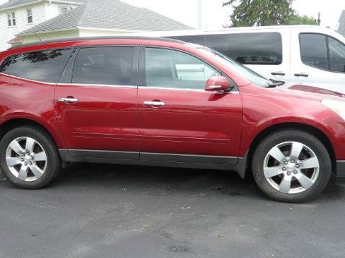 Used 2011 Chevrolet Traverse LT w/ Personal Connectivity Package FWD image 1