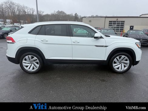 Used 2023 Volkswagen Atlas Cross Sport SE w/ Panoramic Sunroof Package image 9