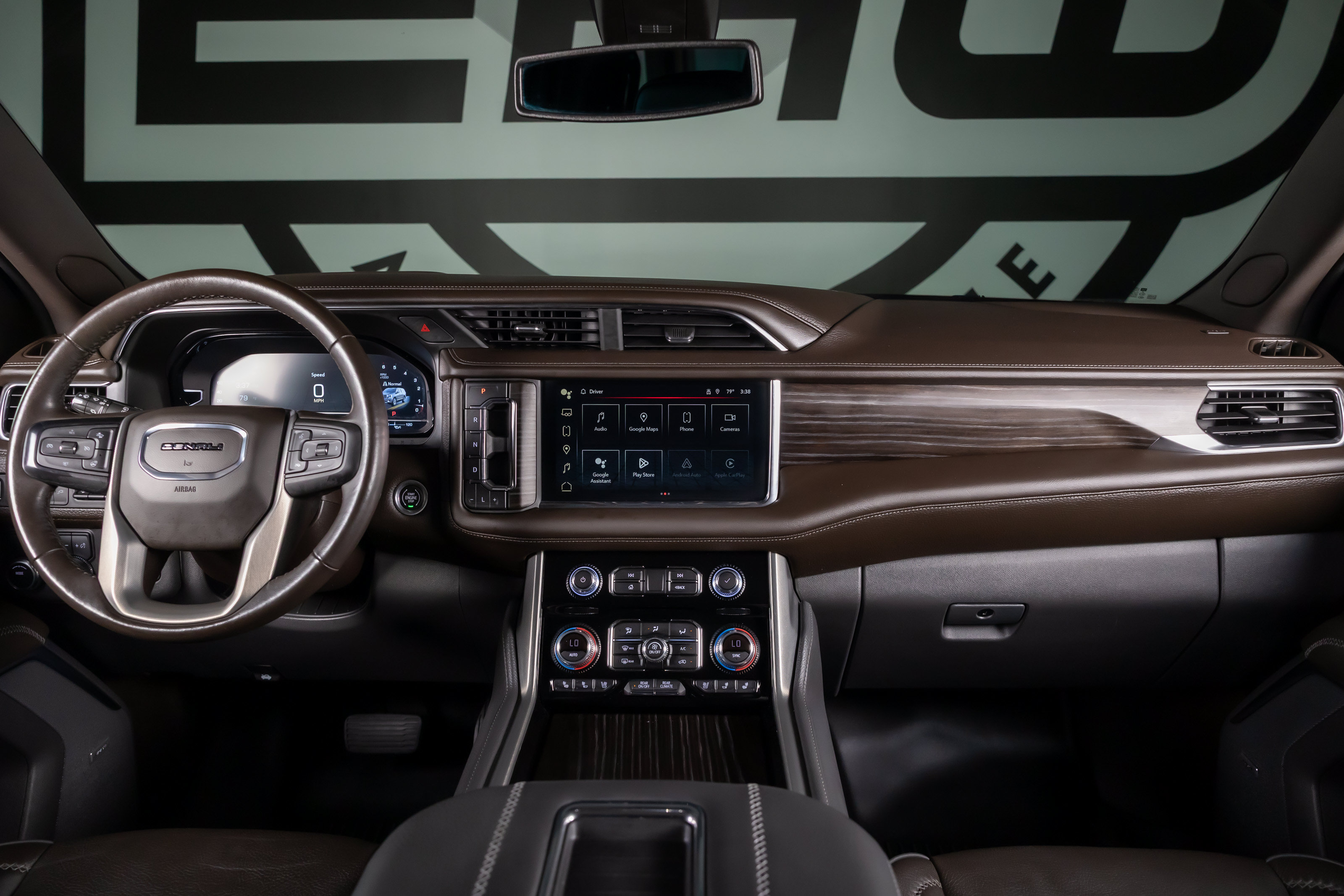 Used 2022 GMC Yukon XL Denali RWD image 3