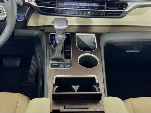 Used 2022 Toyota Sienna XLE image 37