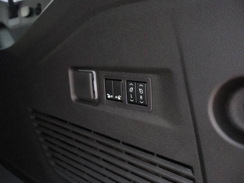 New 2026 GMC Yukon XL Denali w/ Denali Reserve Package image 19