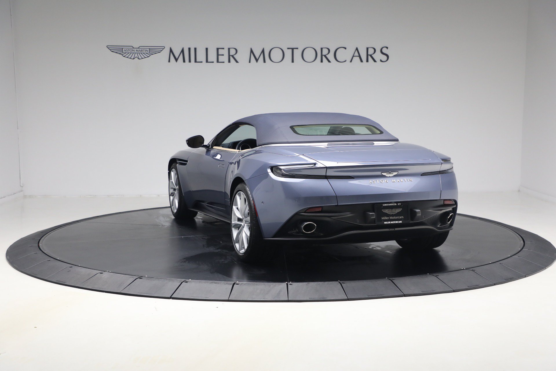 Used 2022 Aston Martin DB11 Volante RWD image 20