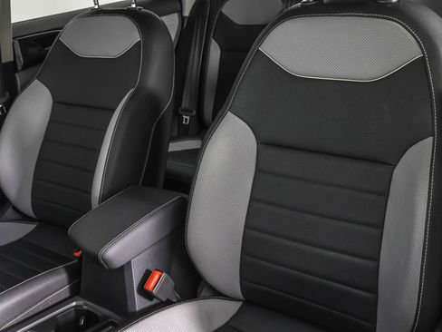 Used 2024 Volkswagen Taos SEL image 25