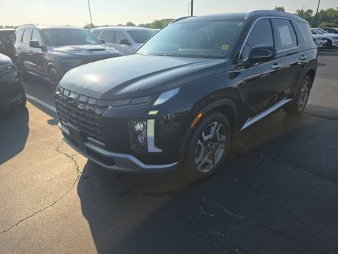Used 2023 Hyundai Palisade SEL w/ Premium Package AWD/4WD image 2