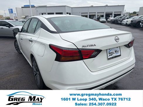Used 2025 Nissan Altima 2.5 SV FWD image 5