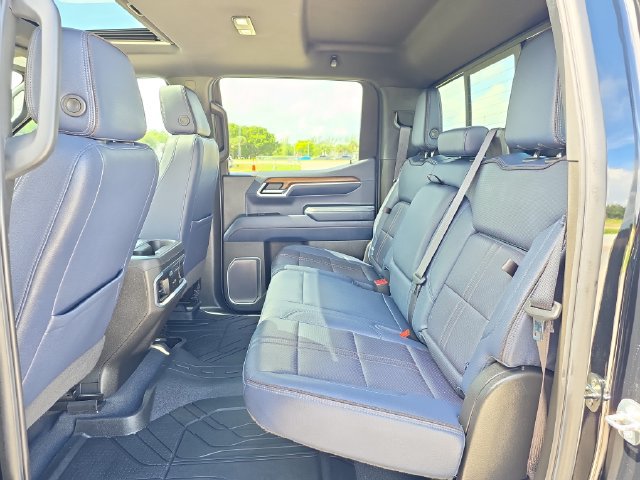Certified 2022 Chevrolet Silverado 1500 High Country w/ High Country Premium Package AWD/4WD image 8