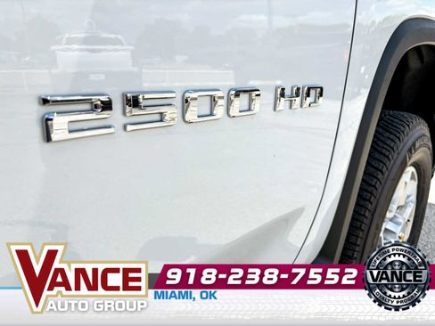 Used 2025 Chevrolet Silverado 2500 LT w/ Leather Package image 11