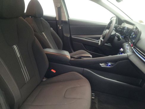 Used 2024 Hyundai Elantra SEL FWD image 21