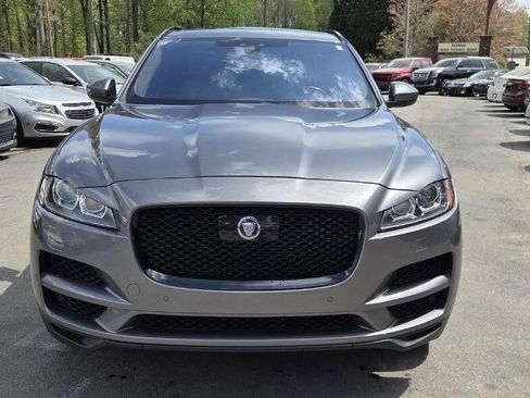 Used 2019 Jaguar F-PACE Premium image 2