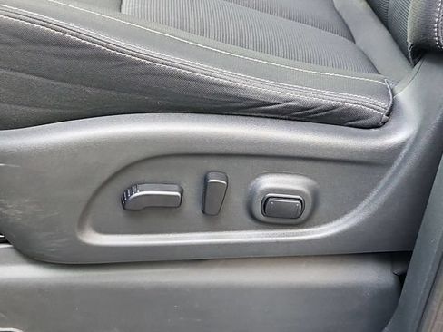 Used 2018 Nissan Titan SV w/ SV Convenience Package RWD image 23