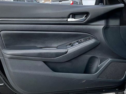 Used 2025 Nissan Altima 2.5 SV image 22