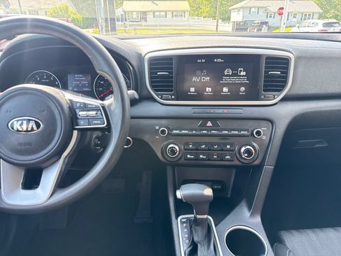 Used 2022 Kia Sportage LX AWD/4WD image 17