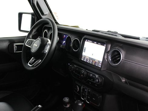 Used 2023 Jeep Wrangler Unlimited Sahara AWD/4WD image 13
