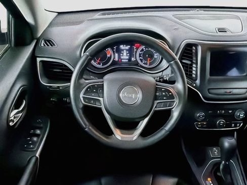Used 2019 Jeep Cherokee Latitude Plus FWD image 17