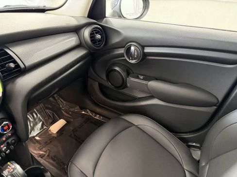 Used 2018 MINI Cooper 4-Door Hardtop FWD image 24