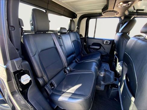 Used 2021 Jeep Gladiator Sport image 17