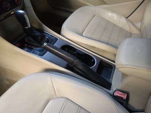 Used 2015 Volkswagen Passat 1.8T SE image 26