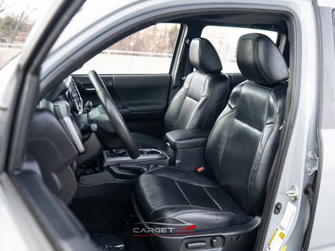 Used 2020 Toyota Tacoma TRD Off-Road image 12