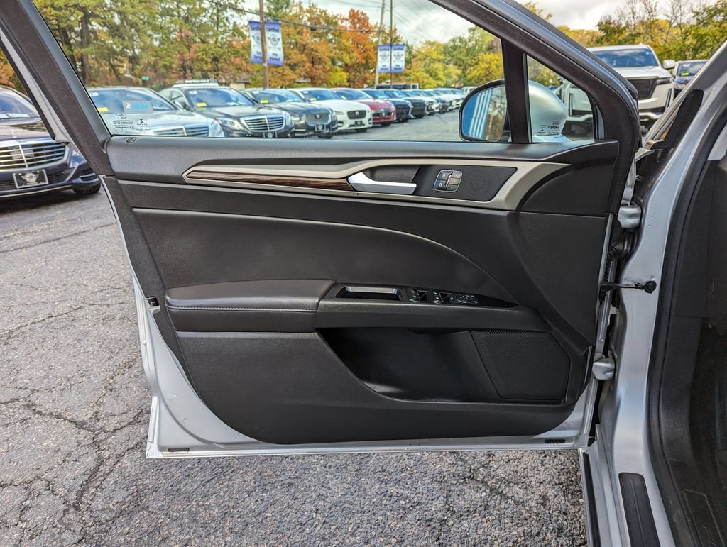 Used 2014 Ford Fusion Energi SE w/ Driver Assist Package FWD image 11