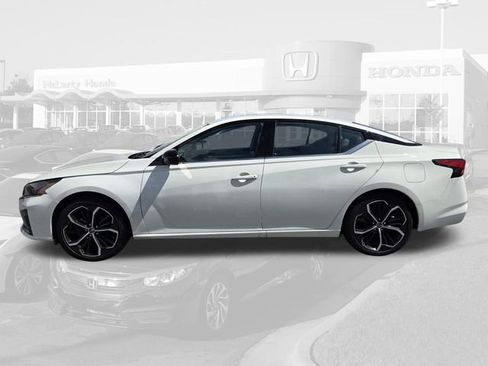 Used 2025 Nissan Altima 2.5 SR FWD image 2