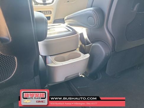 Used 2024 Chrysler Pacifica Touring-L FWD image 11