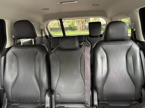 Used 2026 Kia Carnival FWD image 40