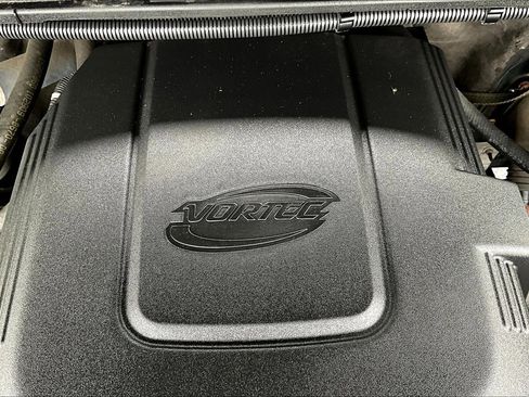 Used 2010 Chevrolet Avalanche LTZ AWD/4WD image 32