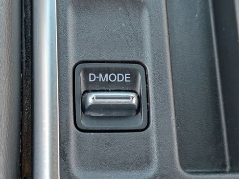 Certified 2022 Nissan Pathfinder SV image 19