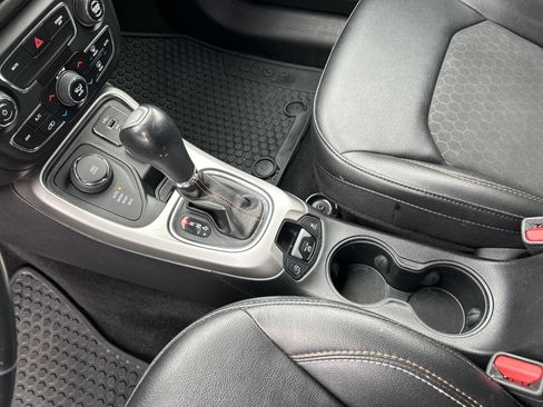 Used 2019 Jeep Compass Latitude w/ Cold Weather Group AWD/4WD image 22
