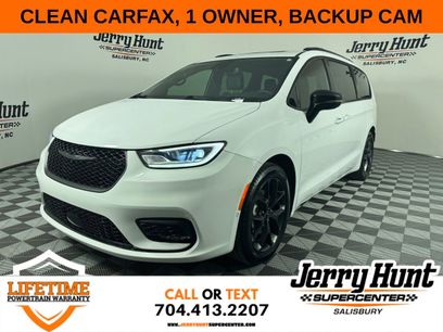 Used 2024 Chrysler Pacifica Limited w/ S Appearance Package