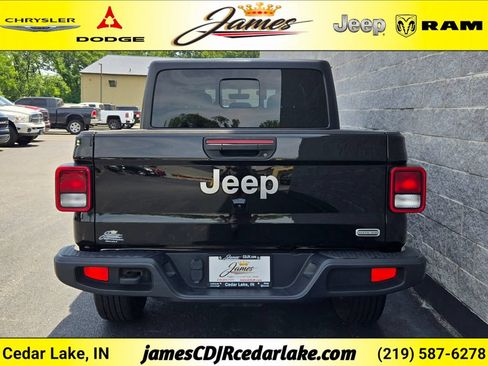 Used 2021 Jeep Gladiator Overland AWD/4WD image 4