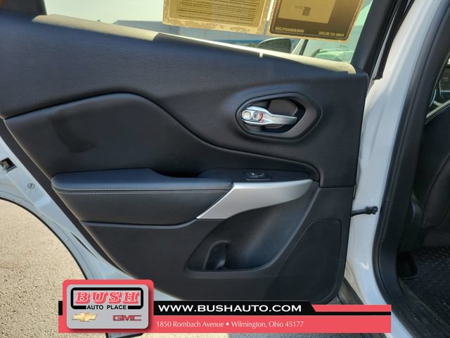 Used 2018 Jeep Cherokee Latitude Plus w/ Comfort/Convenience Group AWD/4WD image 15