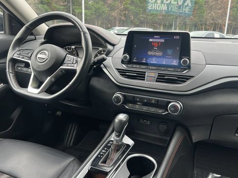 Certified 2023 Nissan Altima 2.5 SR FWD image 3
