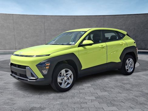 Certified 2025 Hyundai Kona SE AWD/4WD image 5
