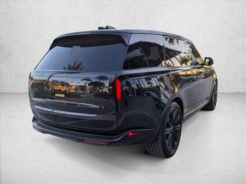 Used 2025 Land Rover Range Rover Long Wheelbase SE image 5